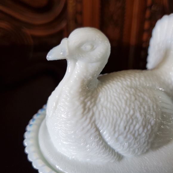 Vntg🦃 Boyd Art Glass 5 1/2" Turkey On Nest / Basket Bright White Milk Glass - Picture 7 of 14